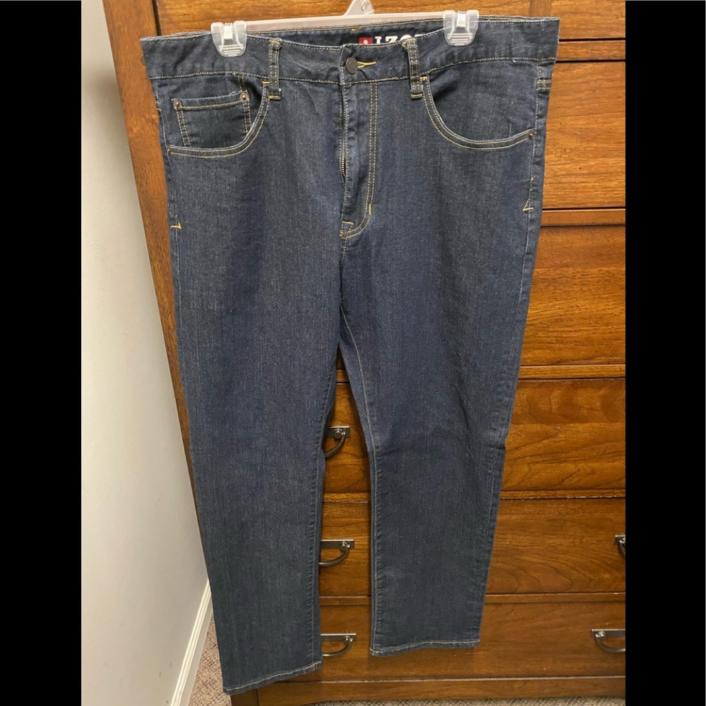 Izod Jeans/ slim straight fit